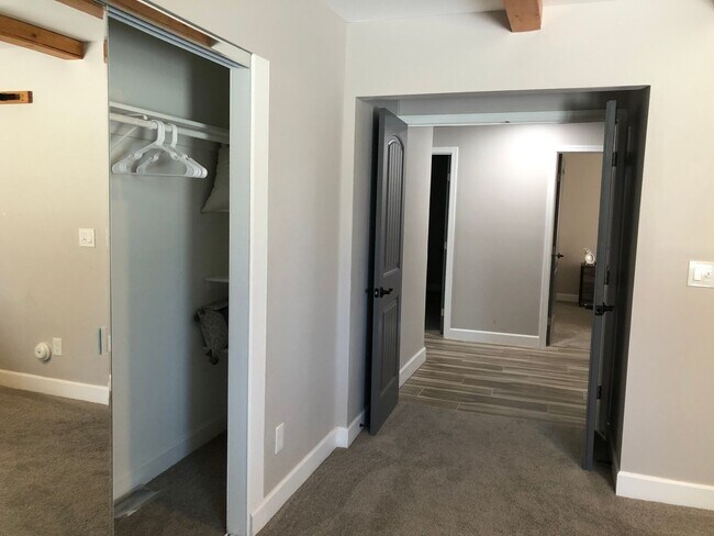 Building Photo - A GREAT REMODELED LIKE NEW HOME ON THE GOLF COURSE IN LEISURE WORLD 45+ Active Adult Resort Commu...