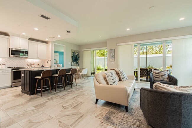 Building Photo - Luxury Naples 2-Bed Home Minutes to Downtown & Beaches | Resort-Style Amenities