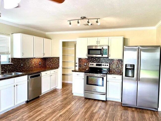 Building Photo - 731 Abundance Ln