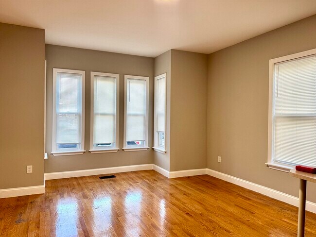 Building Photo - 20 Chase St