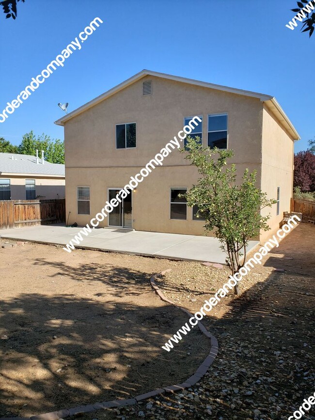 Building Photo - Fabulous 4 Bedroom, 3 Bathroom, 2 Car Gara...