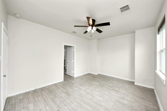 Building Photo - 4228 Bellfort Ave