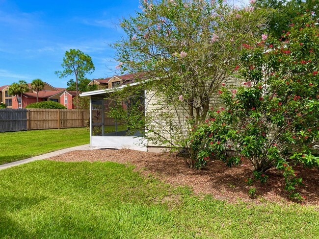 Building Photo - Remodeled Studio w/ Screened Patio "Crossi...