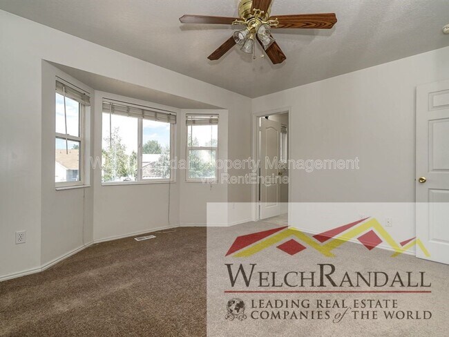 Building Photo - 832 4200 S