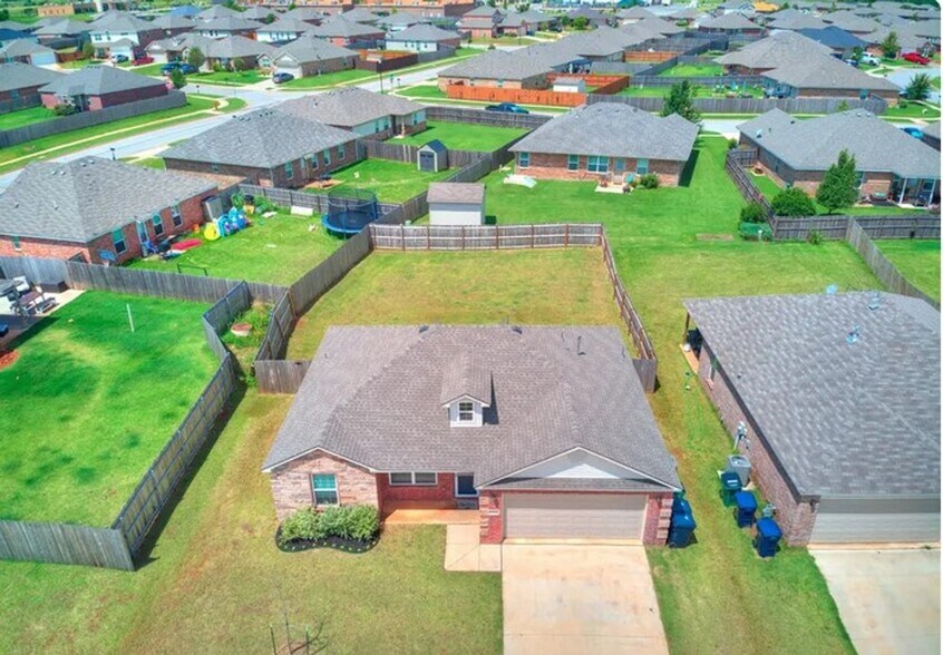 Building Photo - 13229 Bridgewater Dr