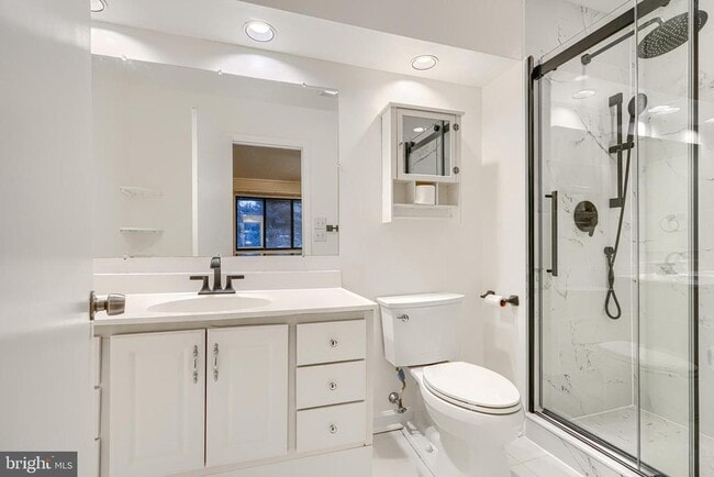 Building Photo - 414 Five Farms Ln