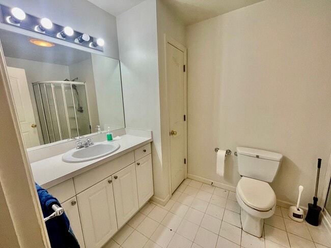 Building Photo - 2 bed 2 bath- Adams Point