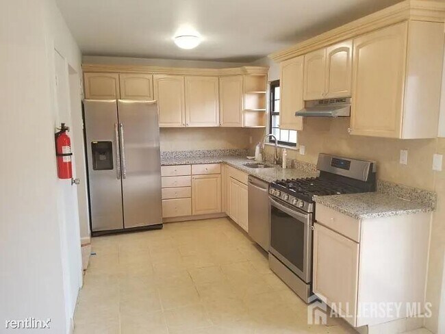 Building Photo - 804 Maple Hill Dr