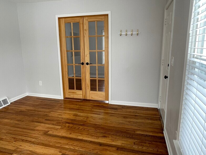 Building Photo - 2450 Gerald Ave