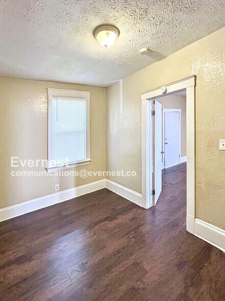 Building Photo - 1100 E 74th St