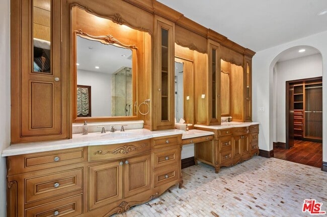 Building Photo - 2108 San Ysidro Dr