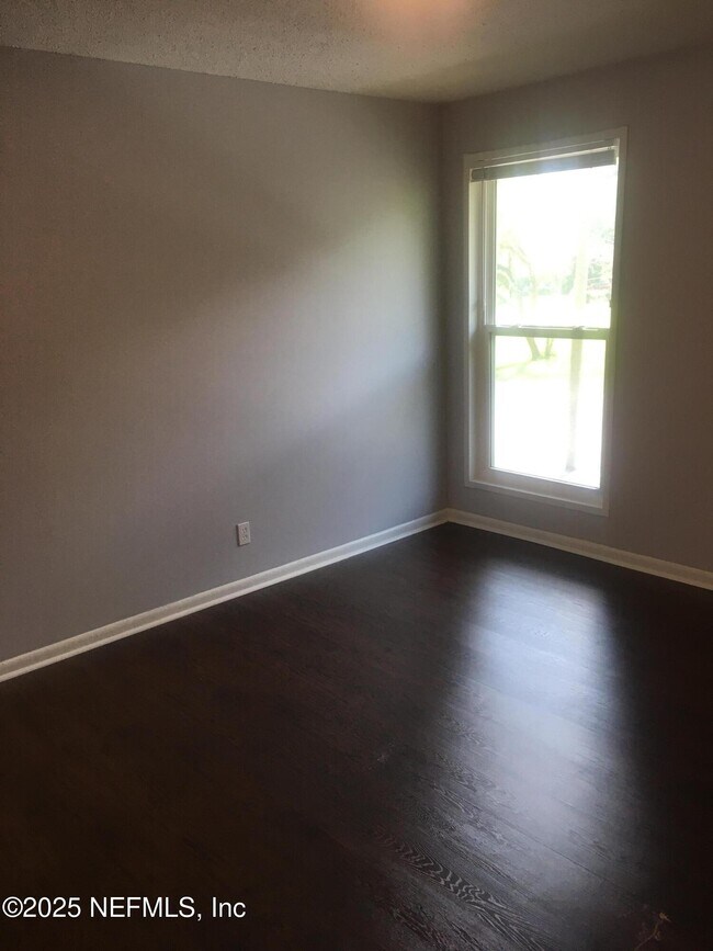 Building Photo - 3307 Mayflower St