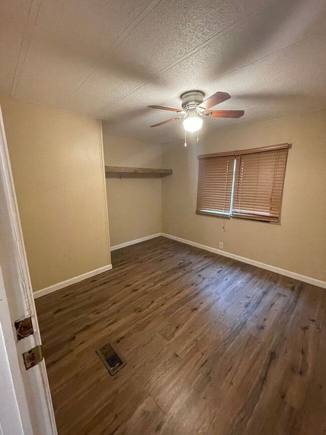 Building Photo - NEW ON MARKET /// RIVER FRONT CABIN AVAILABLE!!