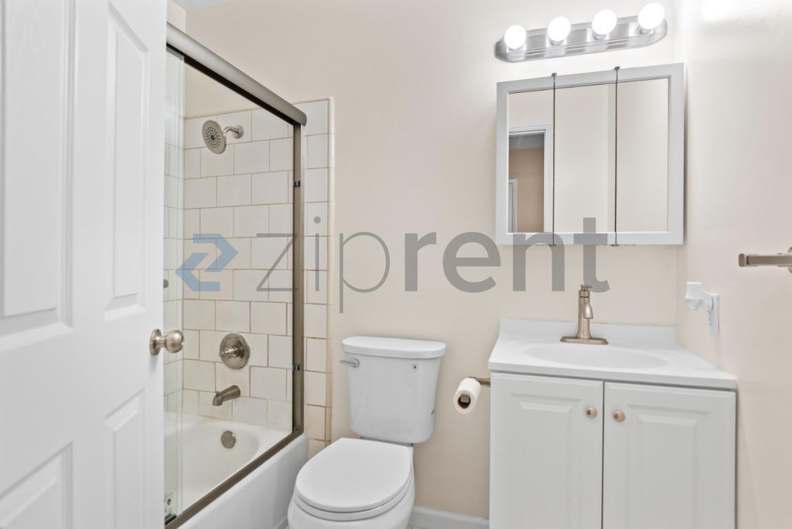 Building Photo - Unit 3