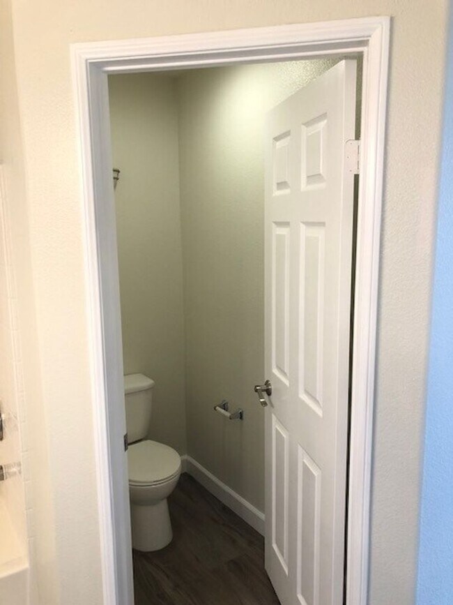 Building Photo - PICTURE PERFECT 2 BR/2 BATH PLUS LOFT END UNIT CONDO WITH DIRECT ACCESS 2 CAR GARAGE