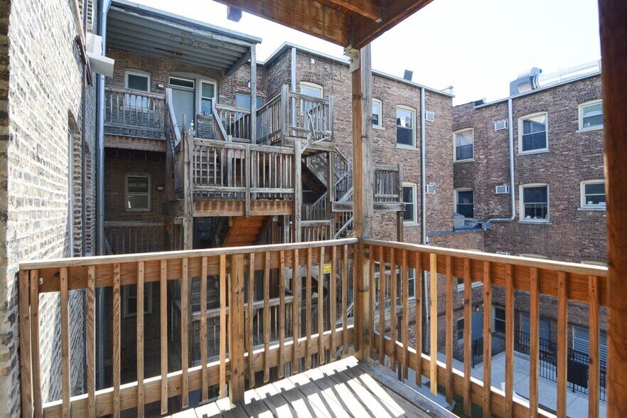 Building Photo - 4708 N Racine Ave