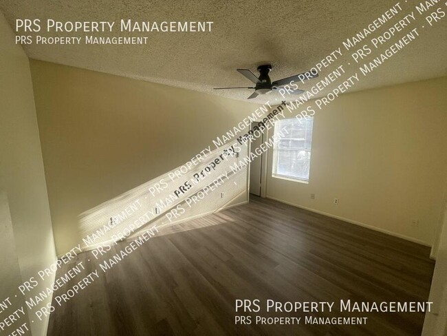 Building Photo - 727 S Hartford St