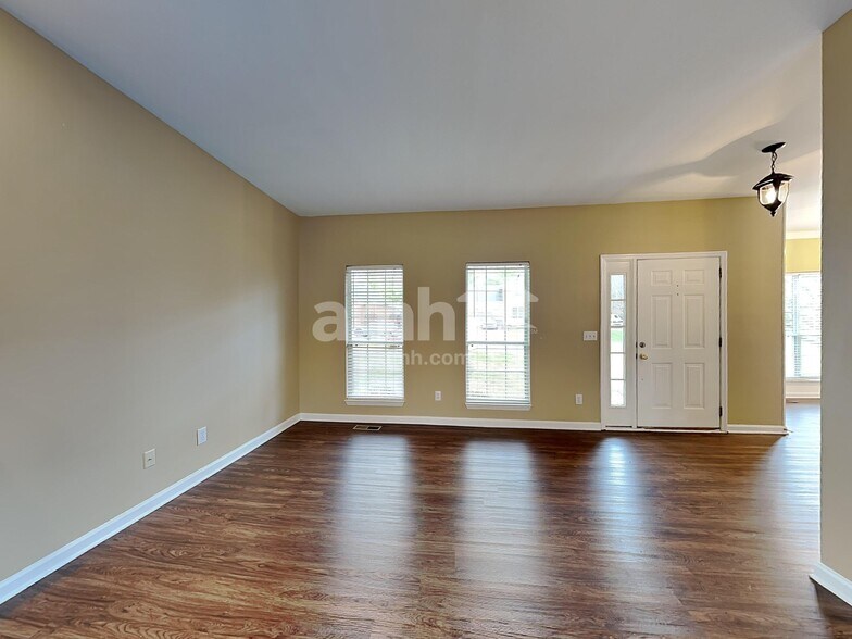 Building Photo - 2002 Woods Run