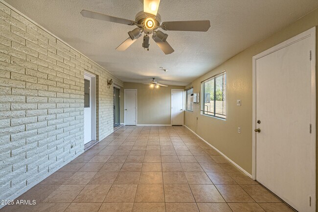 Building Photo - 4541 E Pershing Ave