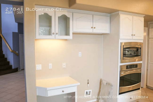 Building Photo - 27841 Bloomfield Ct