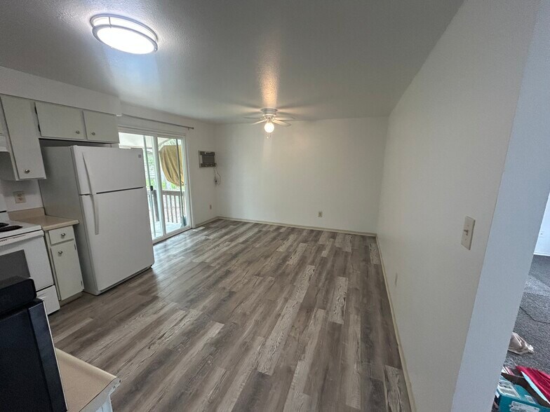 Kitchen (1) - 817 W Sage St