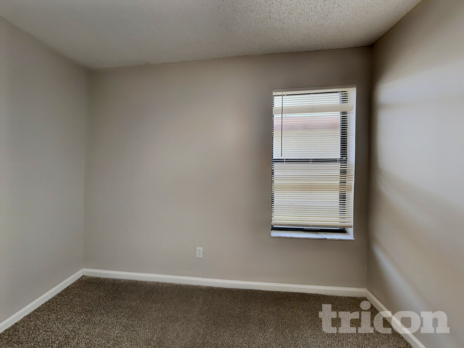 Building Photo - 1689 Ashwood Cir