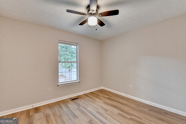 Building Photo - 2115 Glynmoore Dr