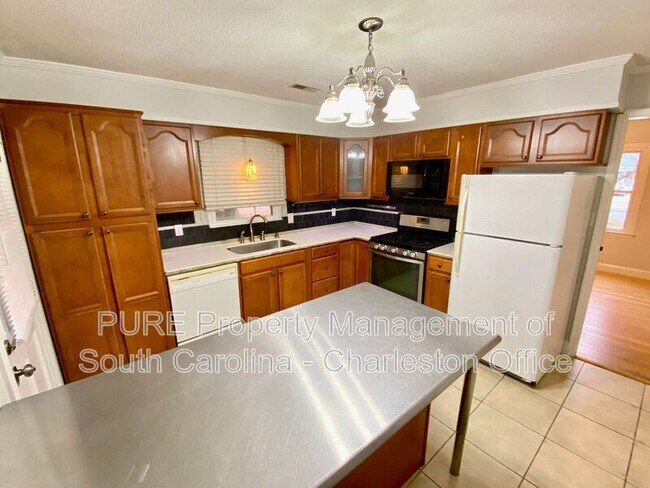 Building Photo - 7648 Hillview Ln