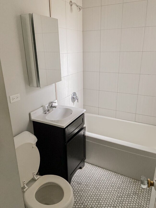 Building Photo - 5156 N Leavitt St