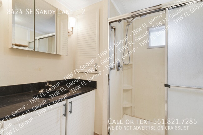 Building Photo - 8424 SE Sandy Ln