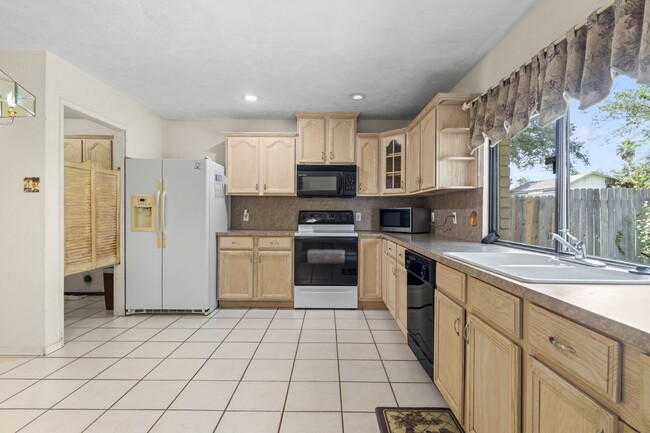 Building Photo - 2126 Turtle Creek Dr