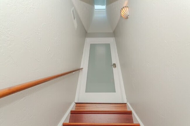 Building Photo - 625 Devon Dr