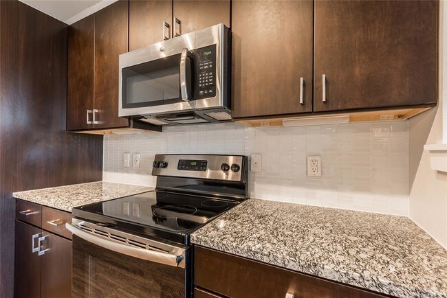 Building Photo - 1520 N Memorial Way