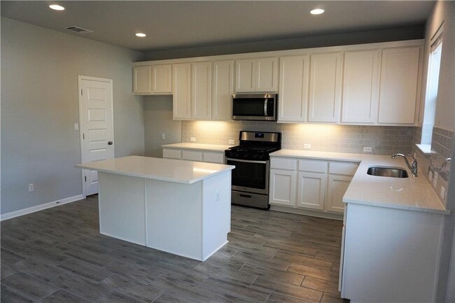 Building Photo - 2308 Pecan Island Dr