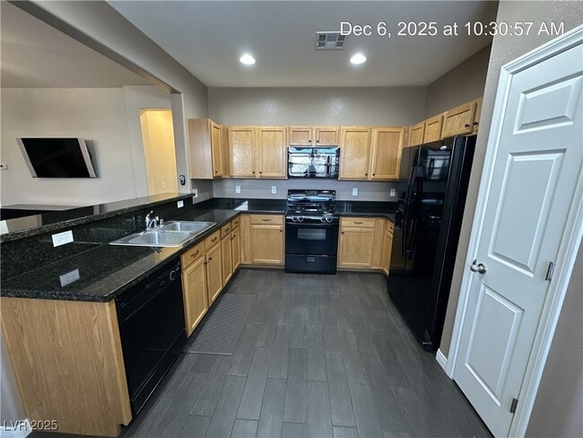 Building Photo - 1033 Fishing St