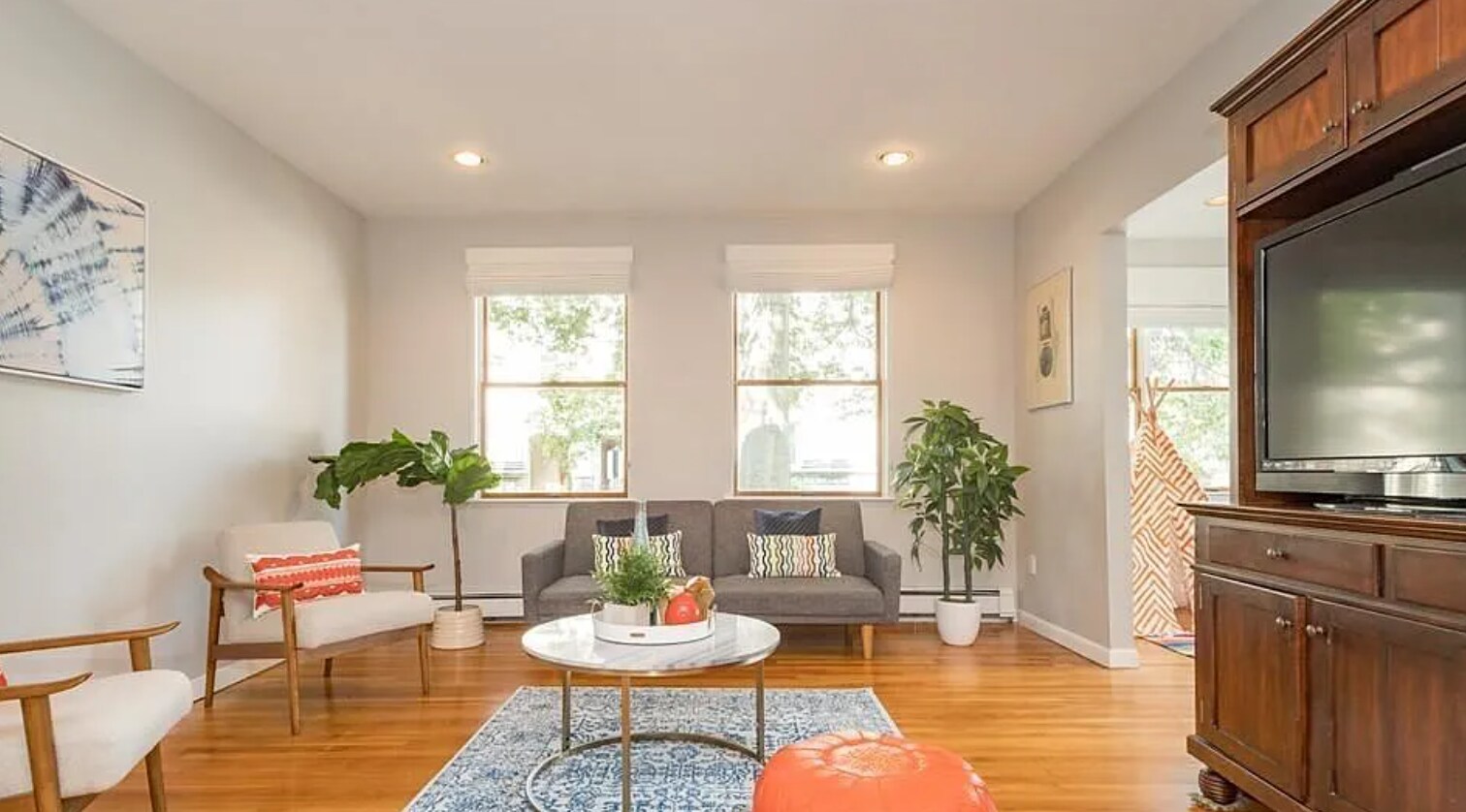 Building Photo - 327 Saint Paul St