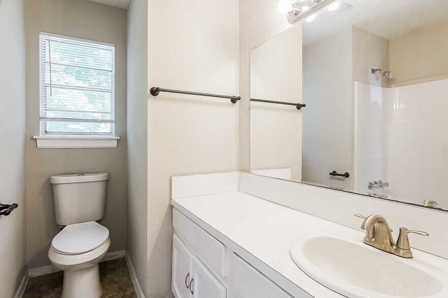 Building Photo - 3248 Larabee Ln