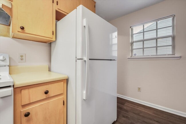 Building Photo - 1901 Gina Dr