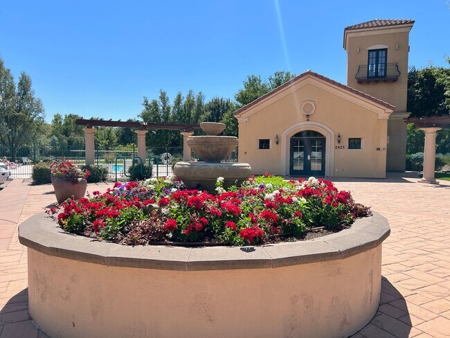 Building Photo - 5 Bed 3 Bath Bridge Tower Beauty