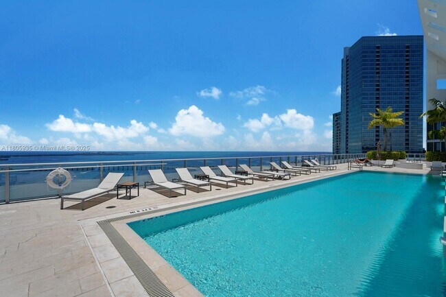 Building Photo - 1300 Brickell Bay Dr