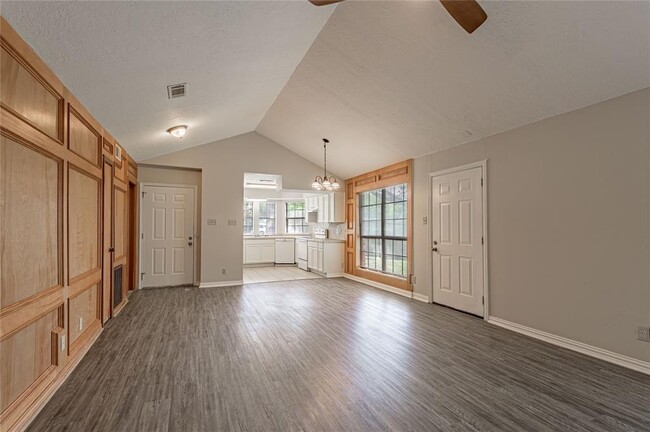 Building Photo - 610 Normal Park Dr