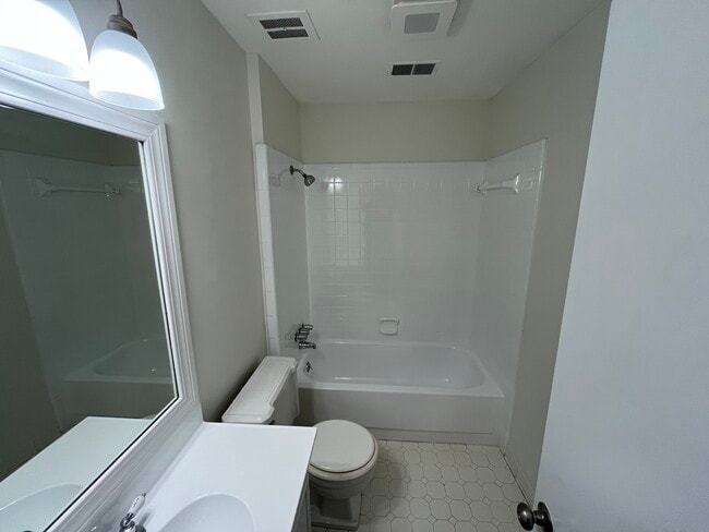 Building Photo - 1375 Riverwood Dr