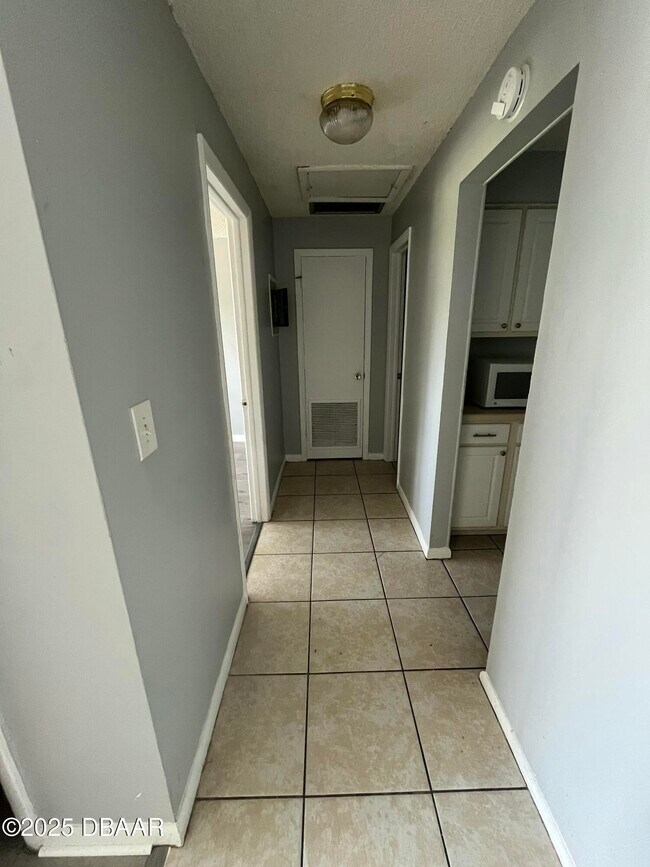 Building Photo - 1850 S Park Ave