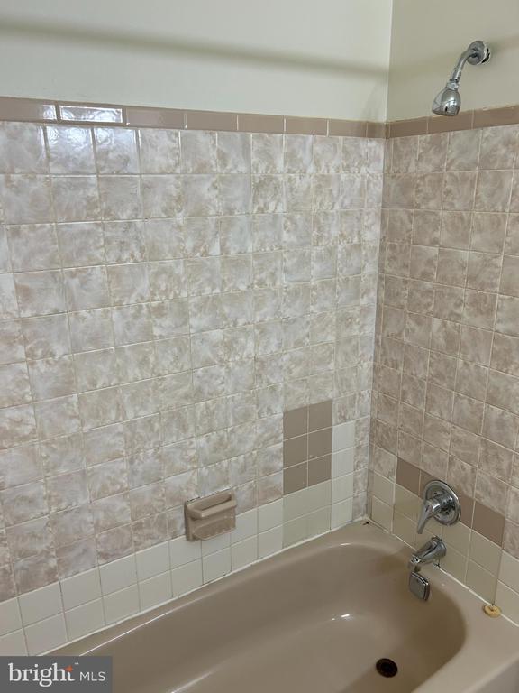 Building Photo - 2410 David Dr