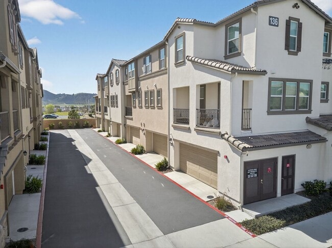 Building Photo - 40379 Melrose Dr