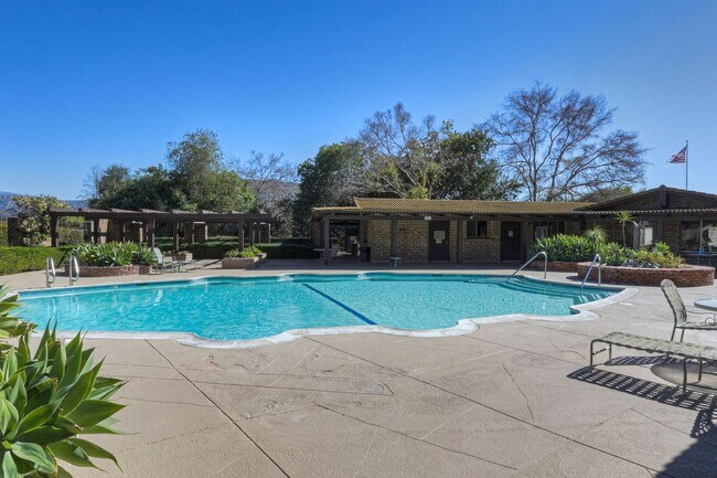Building Photo - 2Bed/2Bath in Pala Mesa Village~ Cyprus Island