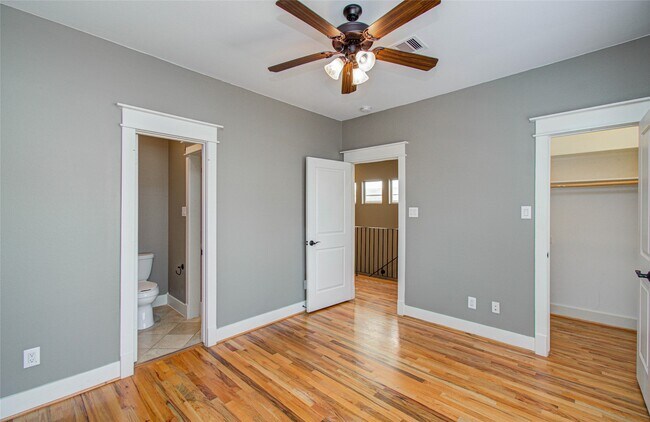 Building Photo - 1034 Dunbar St