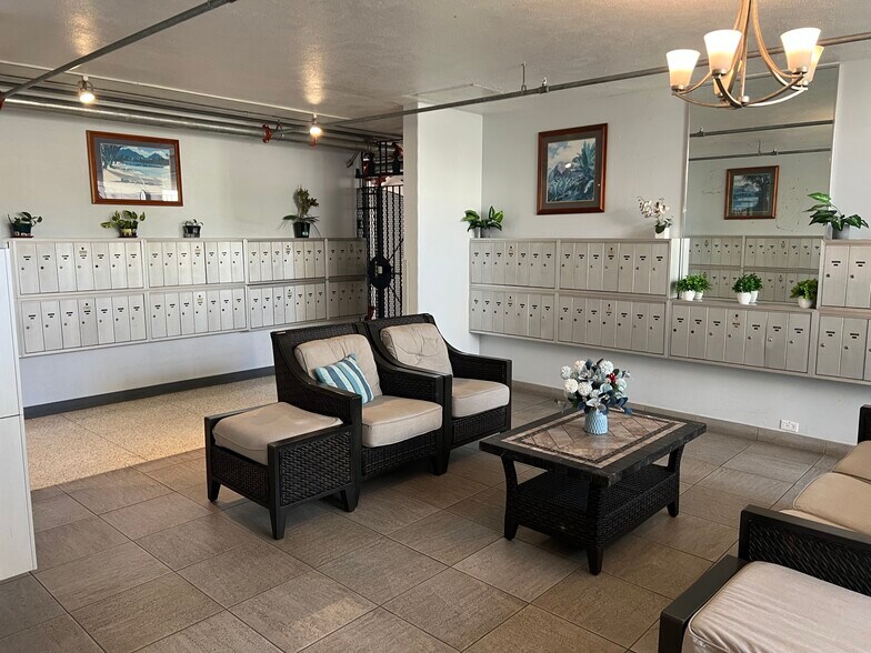 Lobby - 1650 Kanunu St