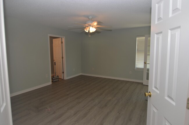 Building Photo - 6340 Heronwalk Dr
