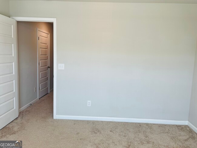 Building Photo - 138 Silver Birch Pass